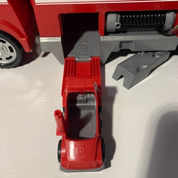 Paw Patrol Ultimate Rescue Fire Truck  Extendable 2ft Ladder Lights Siren - Picture 7 of 11